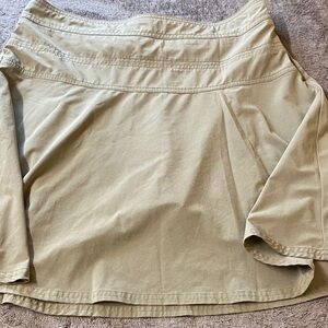 Athleta skort size tag missing measurements in description (size 14 aprox)